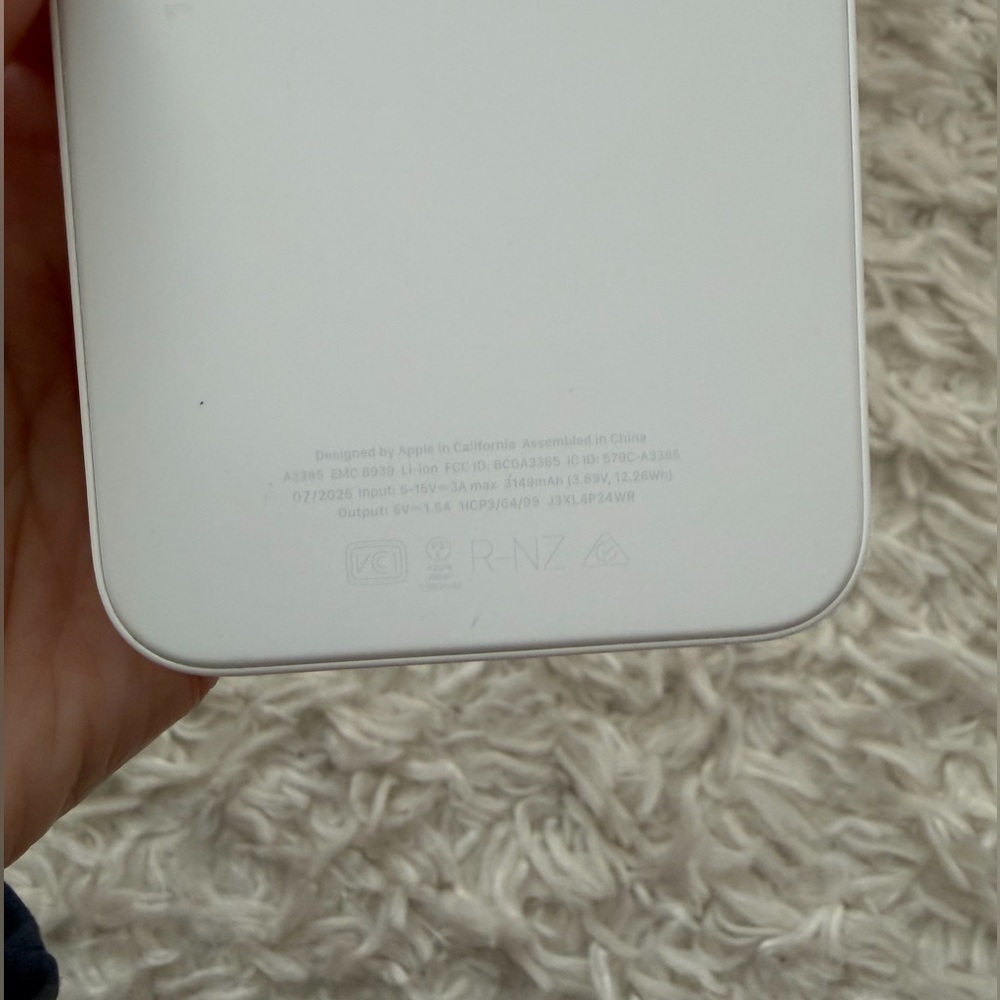 iPhone Air MagSafe Battery - Picture 3 of 4